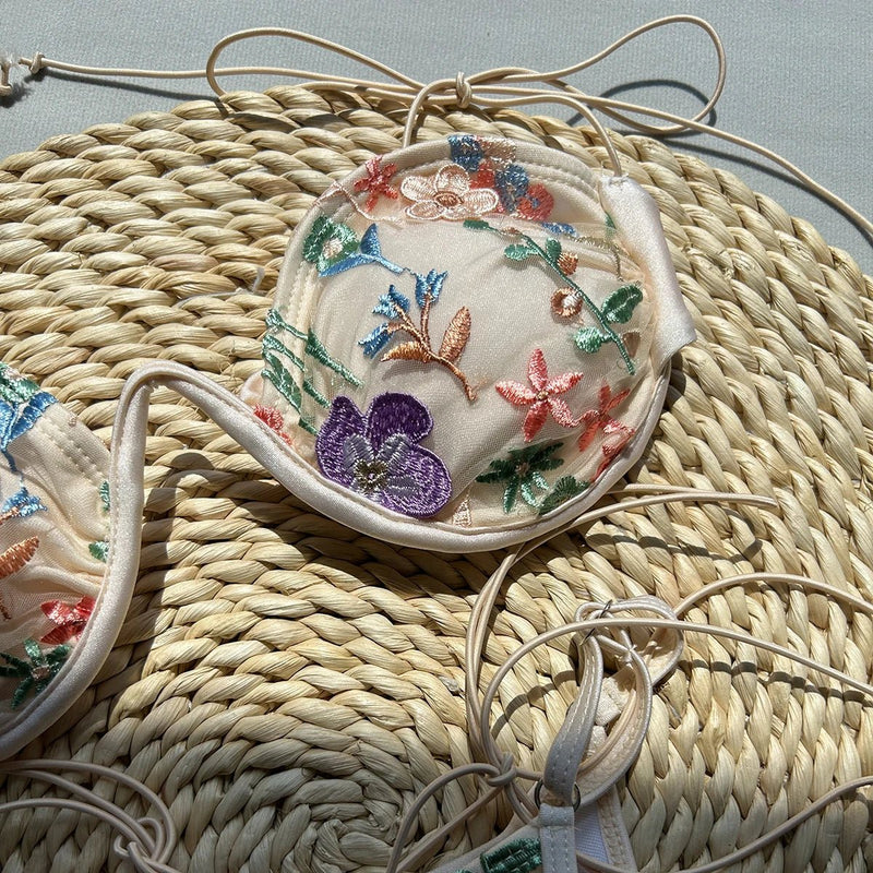 Biquíni Meia Taça Detalhes Bordados - Outlet do Cazé