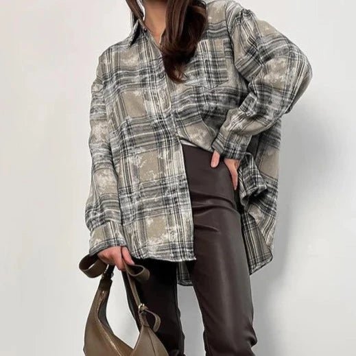 Camisa Feminina Clássica Xadrez com Bolso - Estilo Oversize para o Outono/Inverno 2024 - Outlet do Cazé