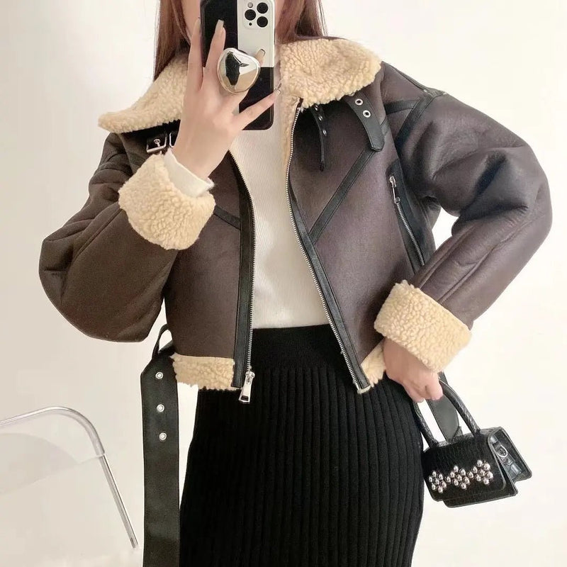Jaqueta de Couro Feminina Com Pelos - Estilo e Aconchego para o Inverno - Outlet do Cazé