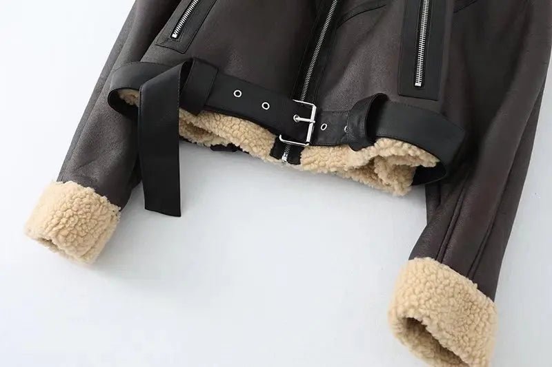 Jaqueta de Couro Feminina Com Pelos - Estilo e Aconchego para o Inverno - Outlet do Cazé
