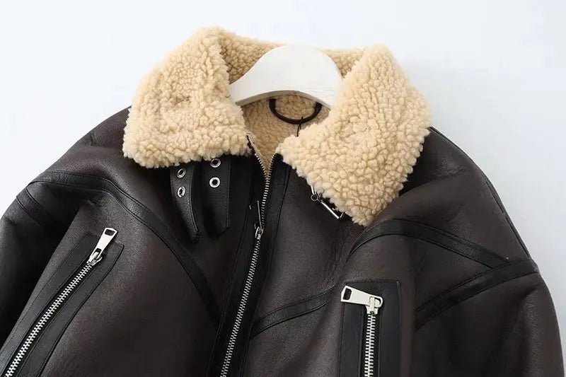 Jaqueta de Couro Feminina Com Pelos - Estilo e Aconchego para o Inverno - Outlet do Cazé