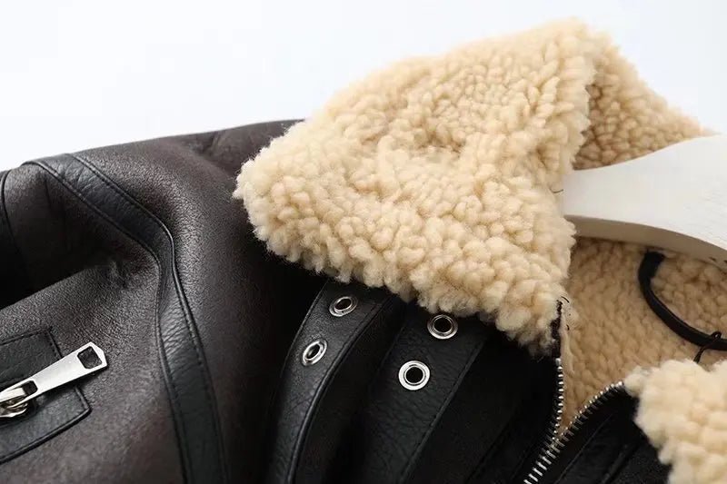 Jaqueta de Couro Feminina Com Pelos - Estilo e Aconchego para o Inverno - Outlet do Cazé