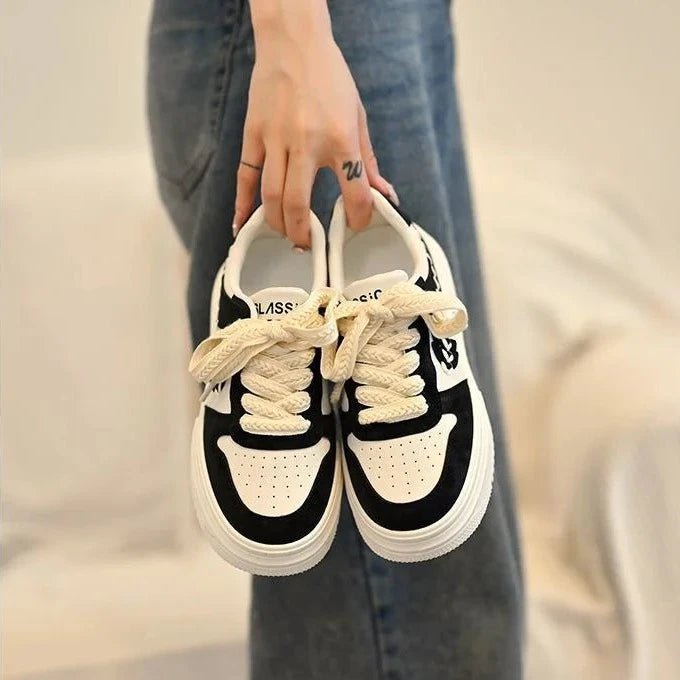Tênis Feminino com Detalhes Bordados - Estilo e Conforto em Cada Passo - Outlet do Cazé